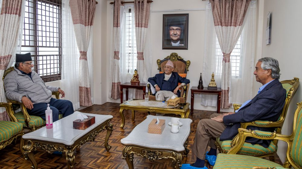 प्रधानमन्त्री ओली, प्रचण्ड र देउवाबीच छलफल