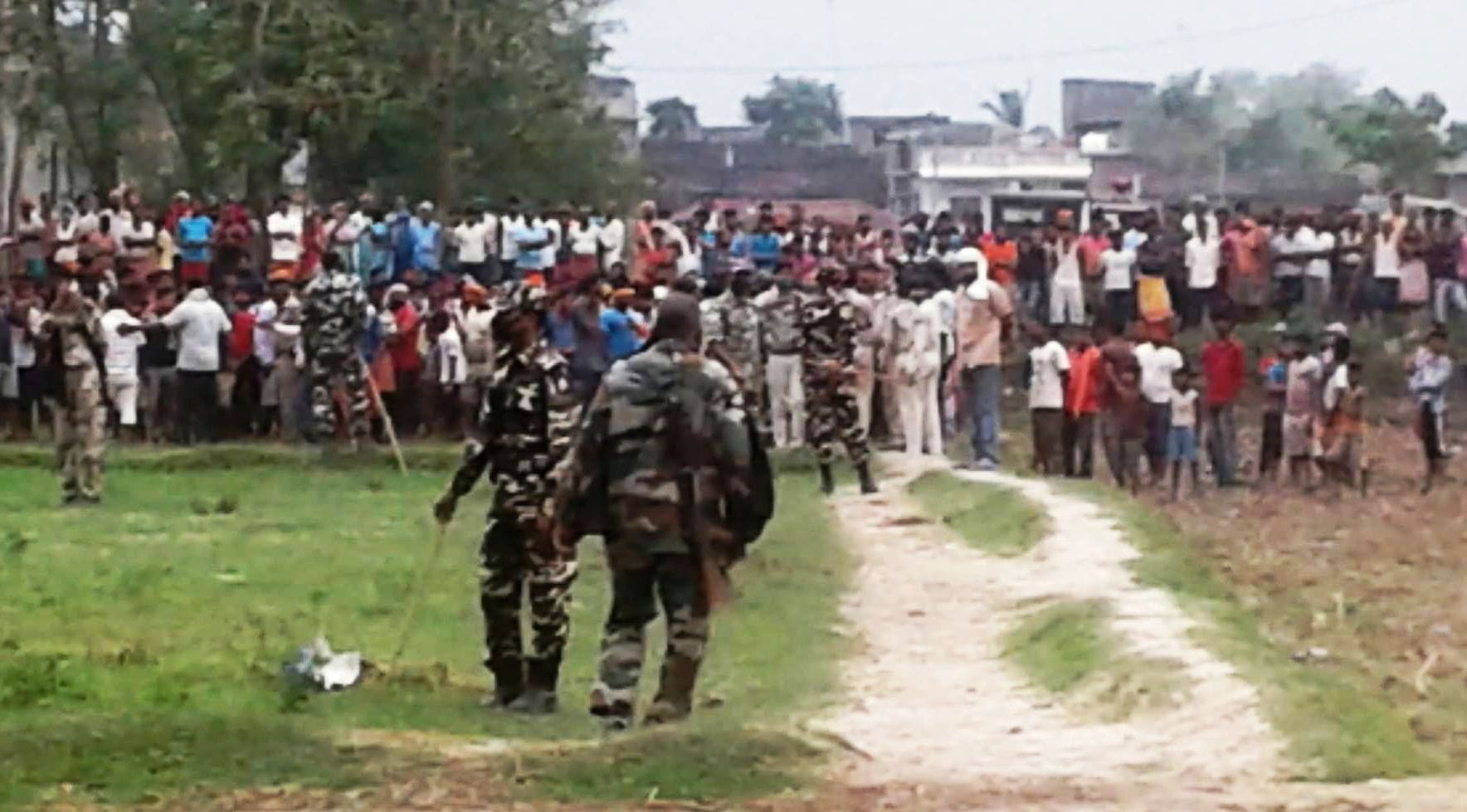 नेपाल छिर्न दुई जनामात्र सुरक्षाकर्मी रहेको अस्थायी पोष्टमा सयभन्दा बढी भारतीयको आक्रमण