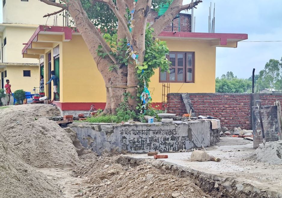 मन्दिर परिसरमा ३ वर्षअघि राखिएको बम फेला