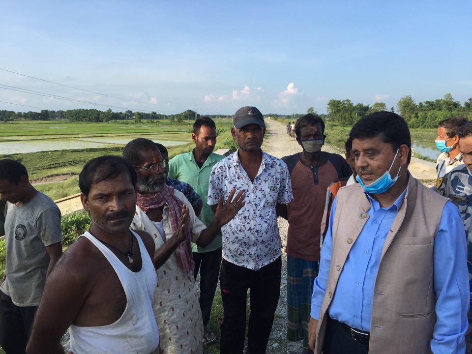 मन्त्री घिमिरेद्वारा आफ्नो निर्वाचन क्षेत्रका योजनाहरुको अनुगमन