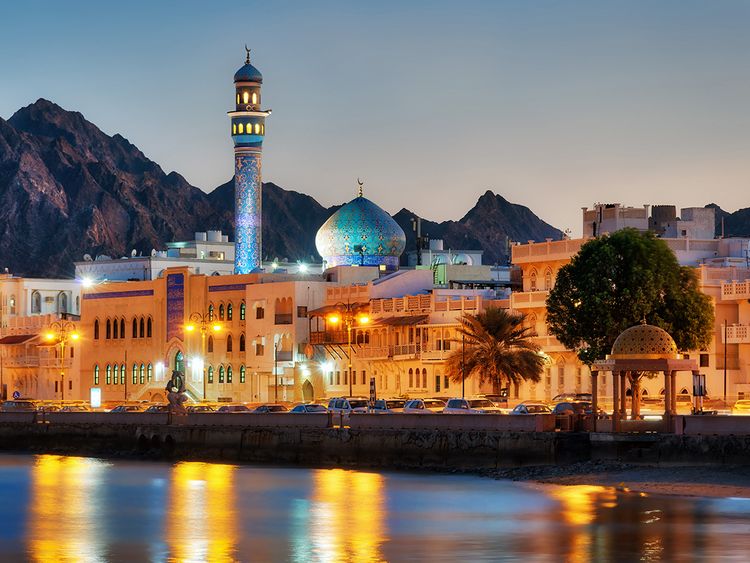 ओमानमा कोरोनाको नयाँ स्वरुप देखिएसँगै सामूहिकरुपमा भेला हुन पूर्ण प्रतिबन्ध