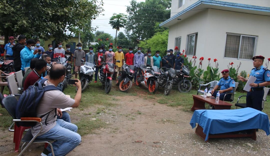 मोटरसाइकलको नक्कली ब्लुबुक बनाउने पाँचजना पक्राउ