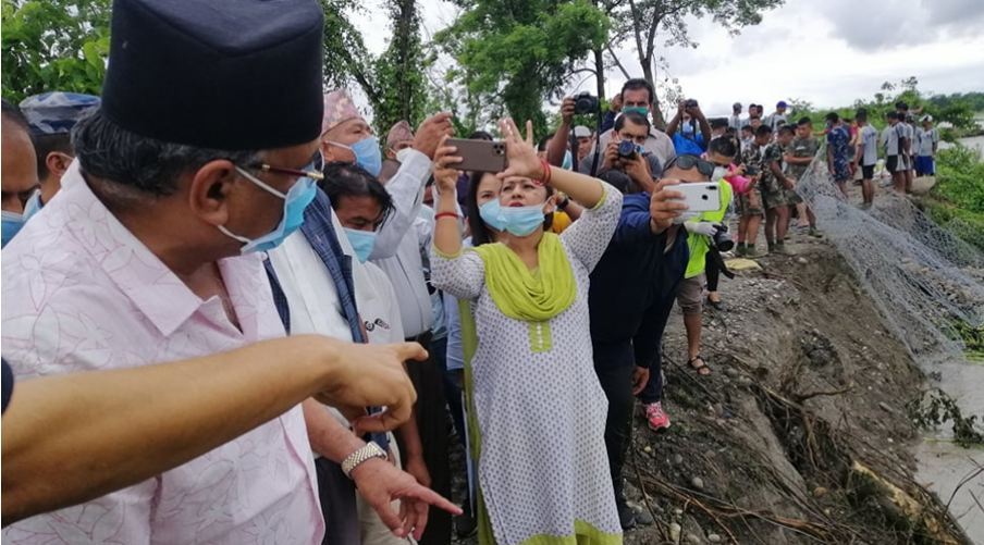 प्रधानमन्त्रीसँगको छलफल स्थगित गरेर चितवन पुगे प्रचण्ड