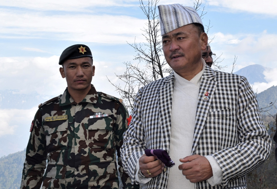 ‘बदमास ठेकेदारले बाटो बनाउँदैन्, दोषचाहिँ प्रधानमन्त्रीको टाउकोमा ?’