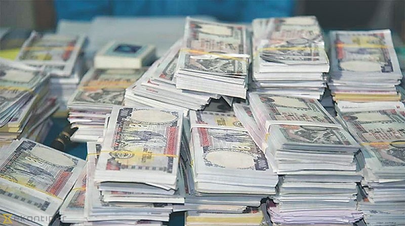 अवैध १० लाख रुपैयाँ बरामद