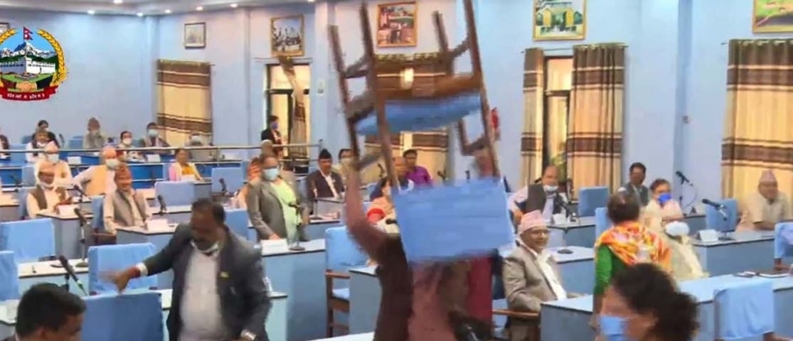 सांसदलाई घिसारेर निकाल्न मर्यादापालकलाई मन्त्रीको आदेश