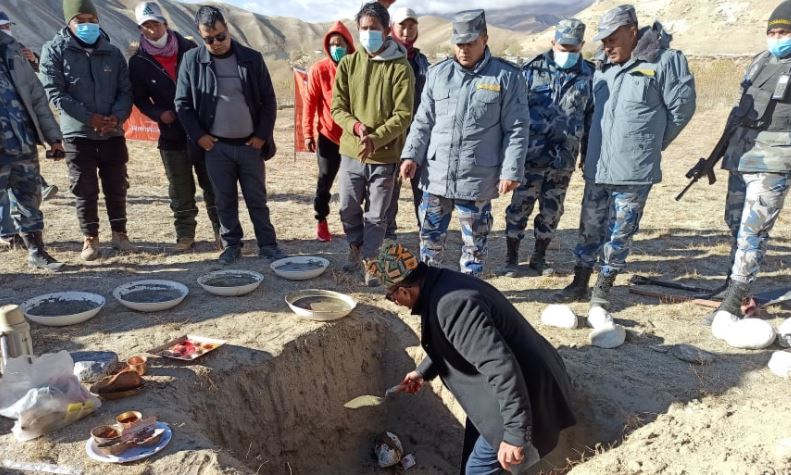 मुस्ताङको लोमान्थाङमा सशस्त्र प्रहरीको बीओपी भवनको शिलान्यास