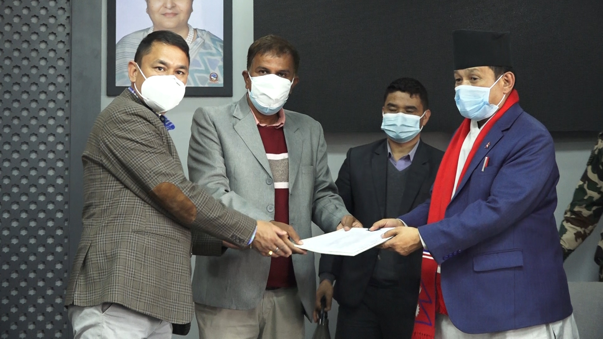 कोभिड संक्रमित सञ्चारकर्मीहरुको सरकारले निःशुल्क उपचार गर्छः सञ्चारमन्त्री