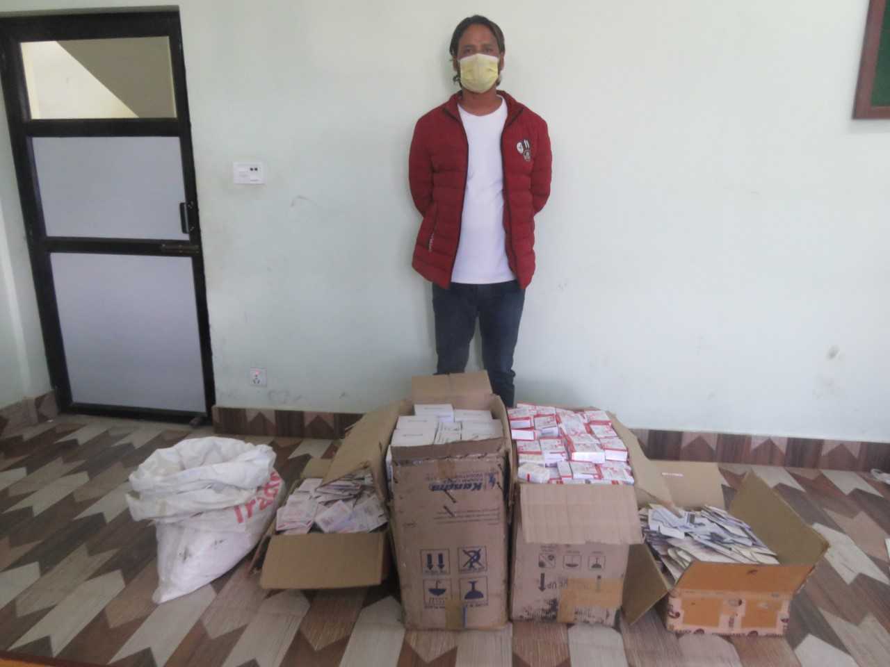 विराटनगरबाट प्रतिबन्धित औषधी सहित एक जना पक्राउ