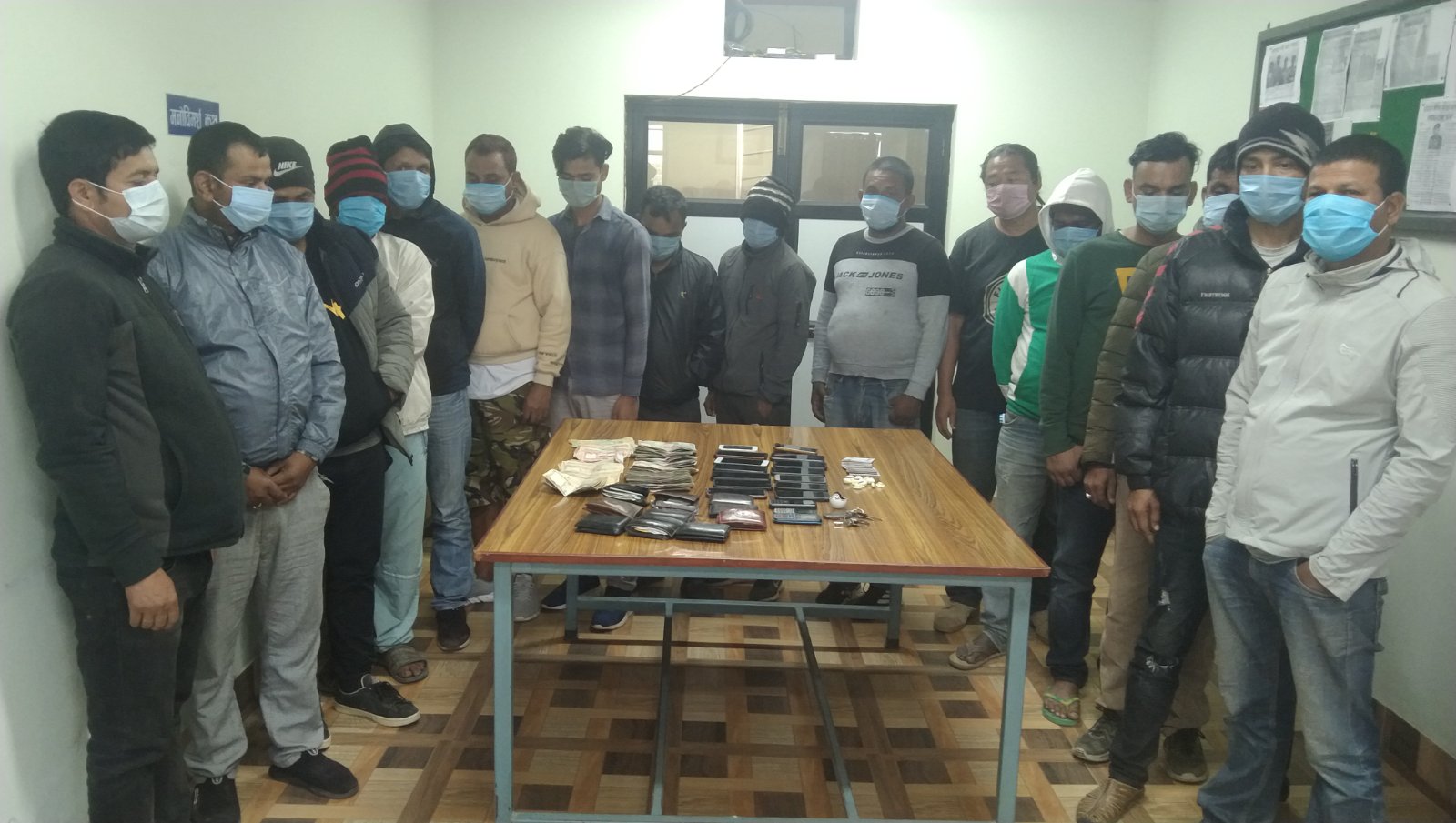 रतुवामाईमा जुवा खेल्दै गरेका १६ जना पक्राउ