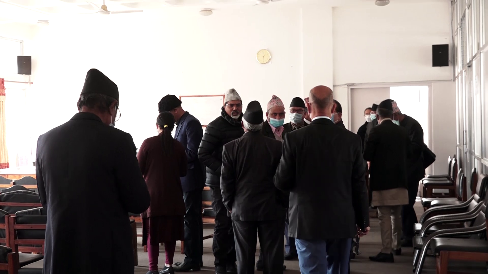 प्रचण्ड–माधव समूहले गरे संविधानविद्सँग छलफल