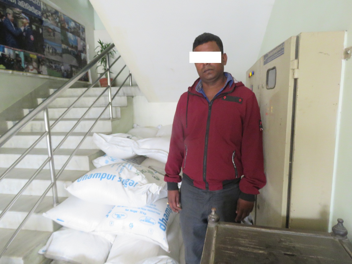 अवैध सामानको भण्डार गर्ने १ जना पक्राउ