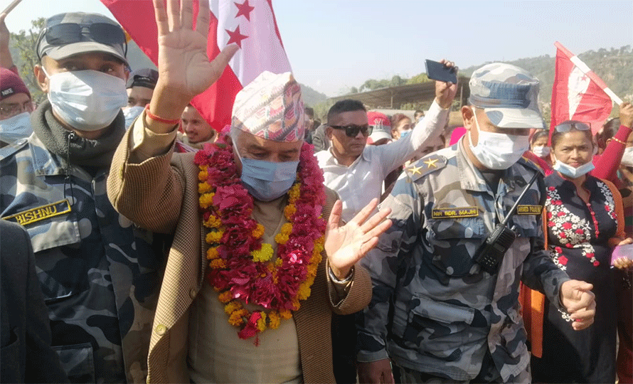 पुलमाथिको फोहोरी राजनीति