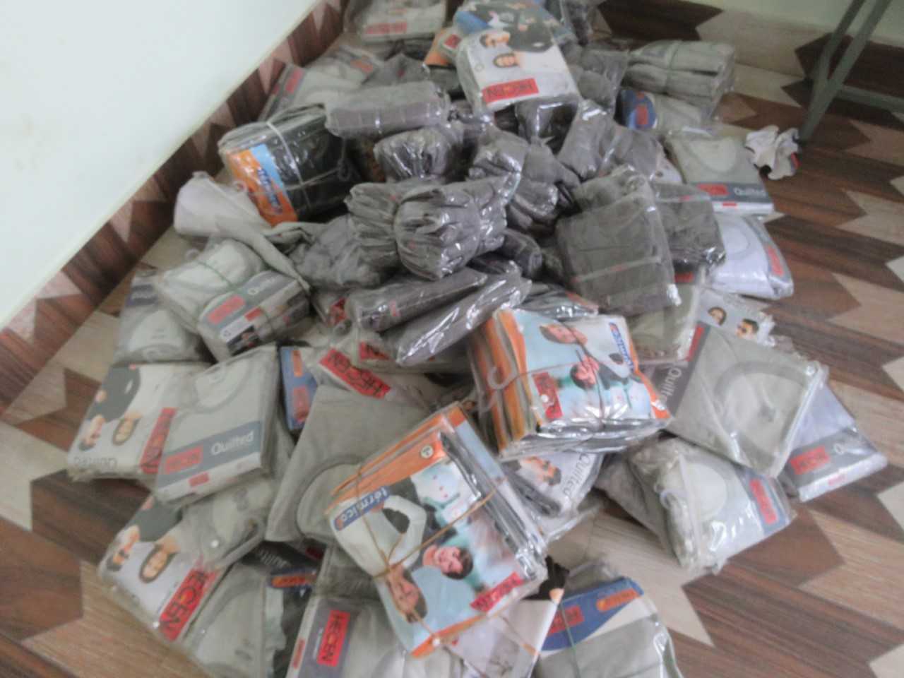 भन्सार छली ल्याएका करिव तीन लाख बराबरको लत्ता कपडाहरु बरामद