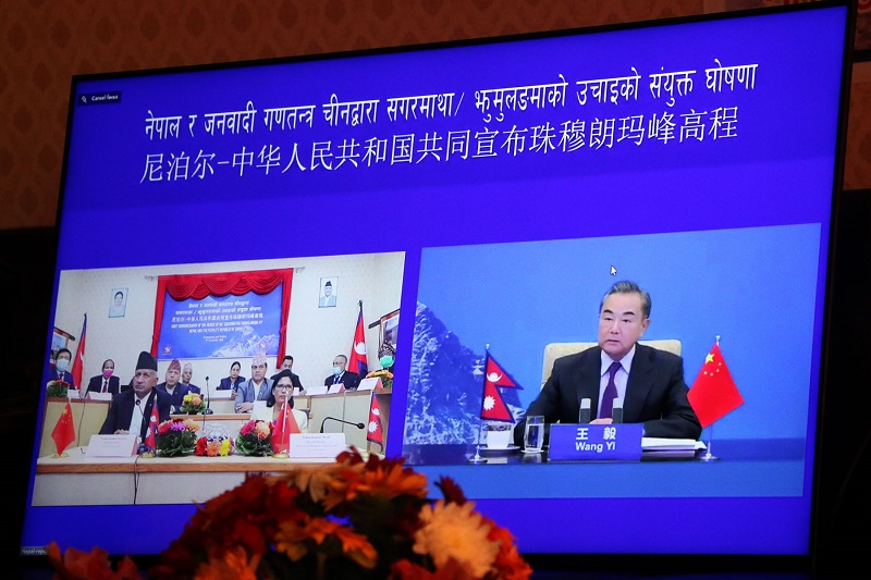 सगरमाथाको उचाइमा किन जोडियो चीन ?