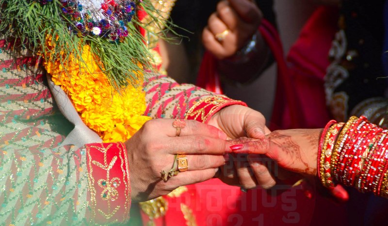 बहुपति प्रथाबाट आजित युवती गाउँ फर्कन मानेनन्, केटालाई विवाह गर्न कठिन