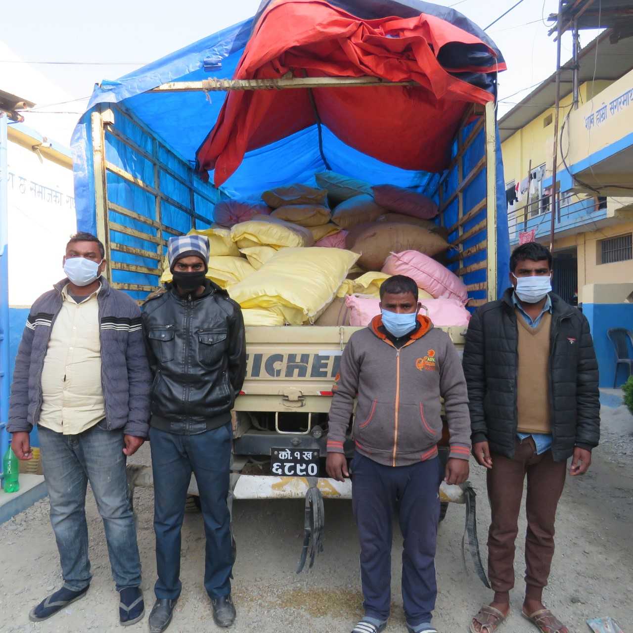 तस्करी गरि ल्याइएको सुर्तीजन्य पदार्थ बरामद