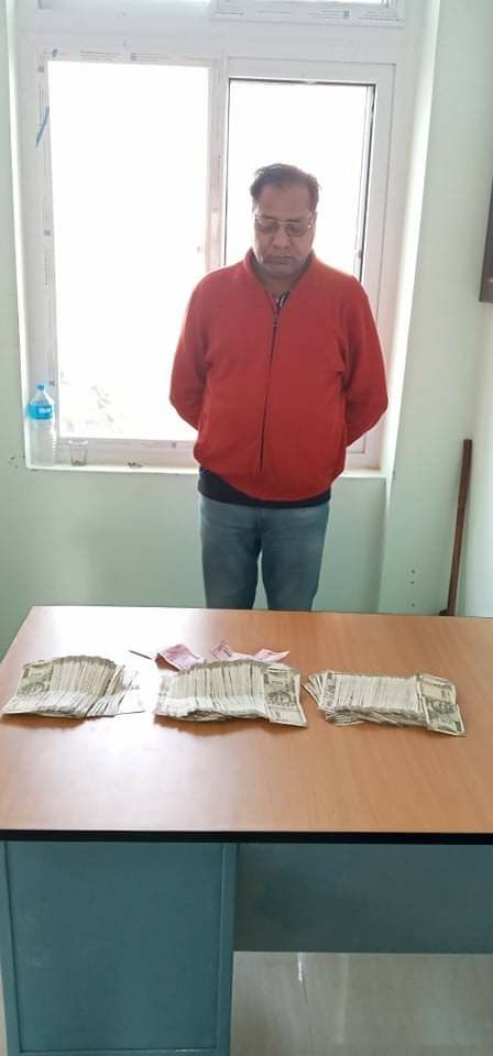 २ लाख भारतीय रुपैयासहित १ जना पक्राउ