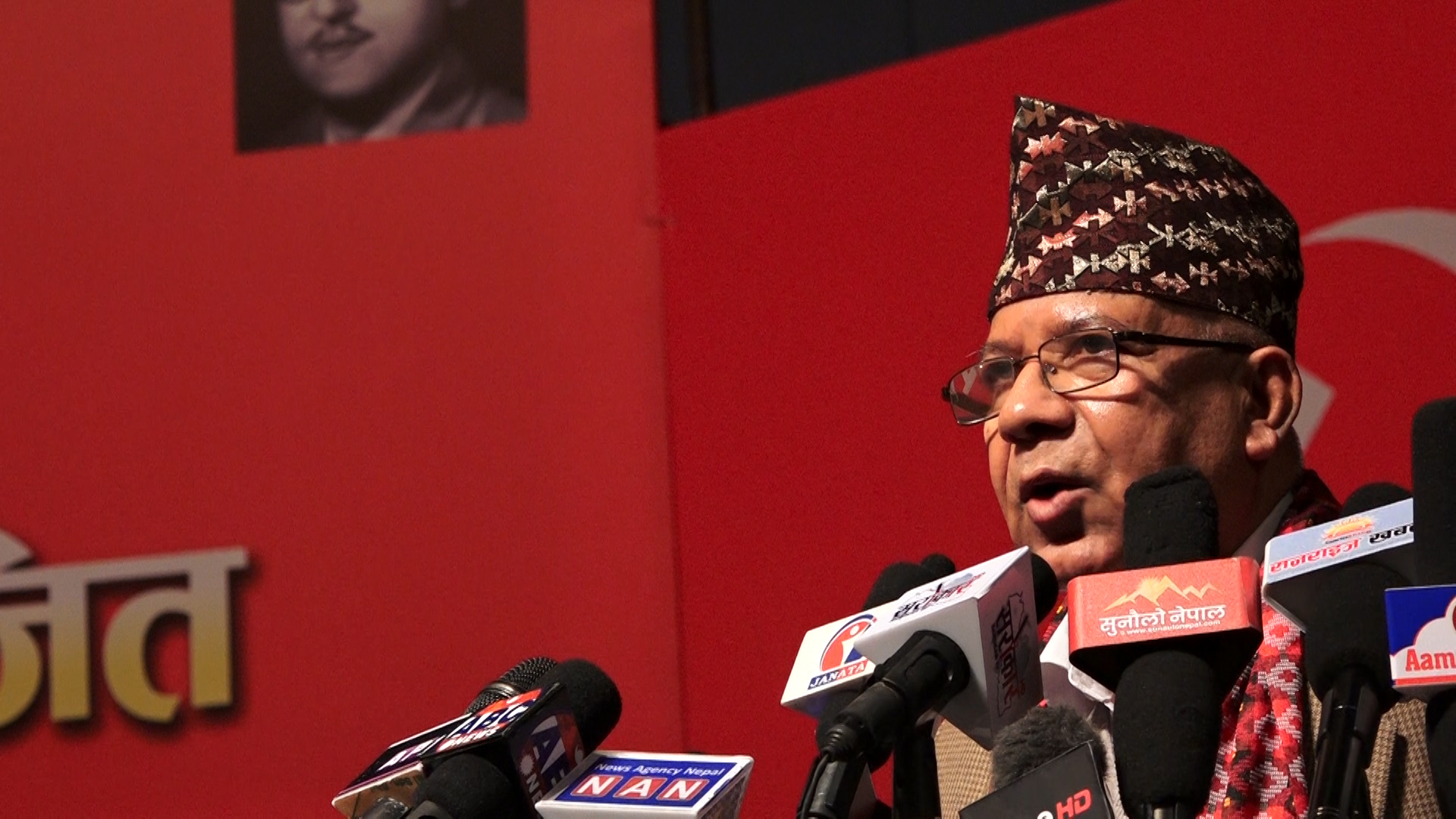 ओलीले डमरु बजाउँदै केन्द्रीय सदस्य बाँडिरहेका छन् : माधव नेपाल