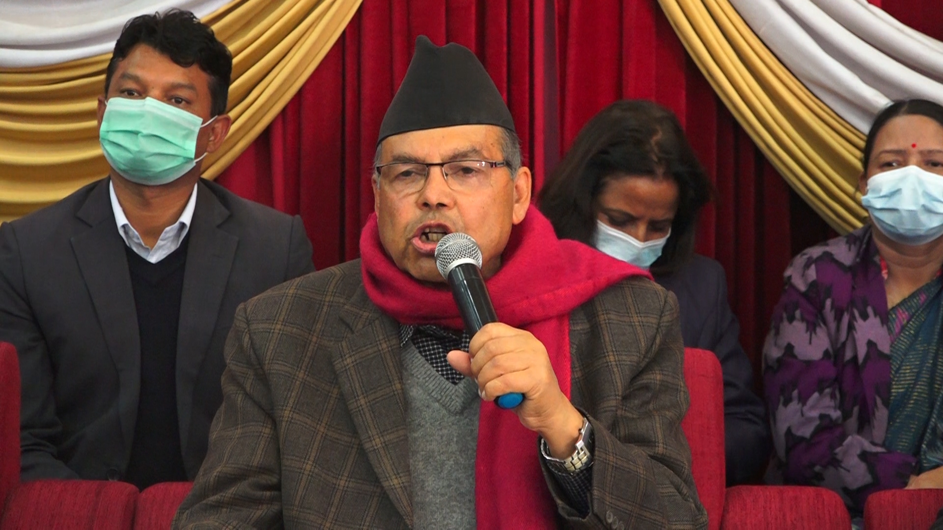 ओलीले धनगढीमा पञ्चभेला गरेः झलनाथ खनाल