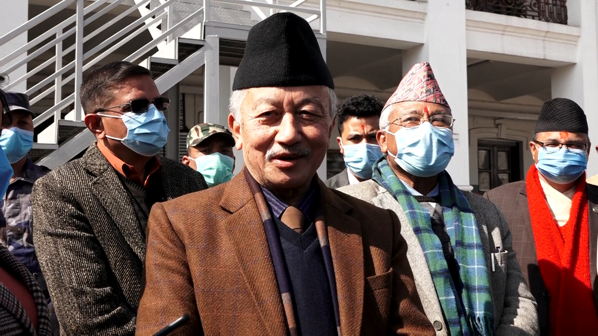 दल दर्ता अघि बढाउन ओली समूहको निर्वाचन आयोगलाई आग्रह