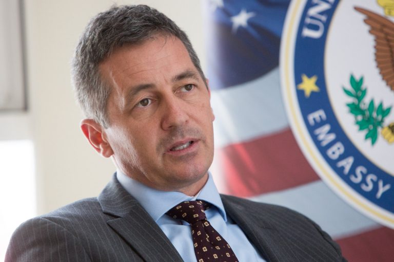 राजदूत बेरीले गराए अमेरिकाको नयाँ नीतिका बारेमा प्रधानमन्त्री ओलीलाई जानकारी