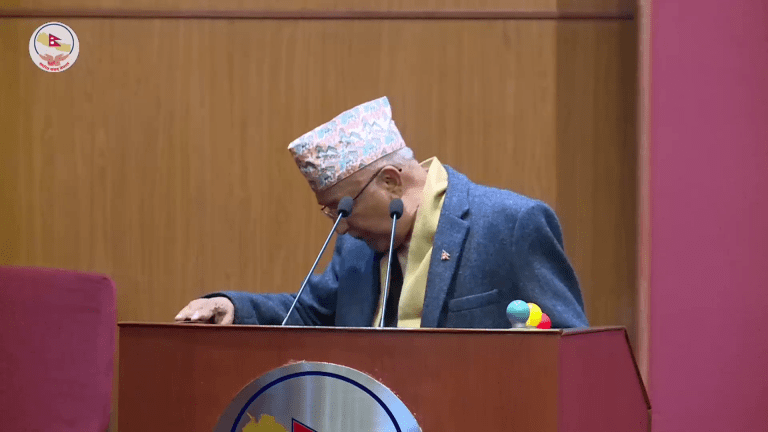 राष्ट्रियसभामा सम्बोधन गर्ने क्रममा प्रधानमन्त्रीले रोष्टममै थुकेपछि…