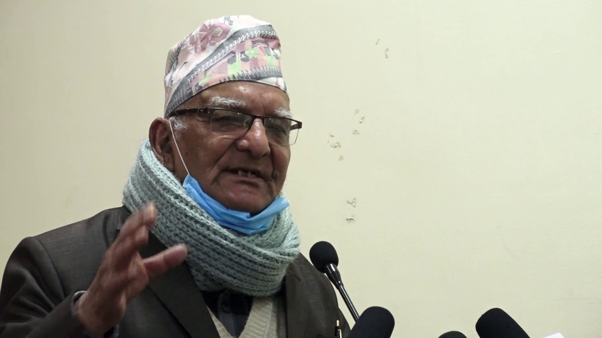 देशमा संकटकाल लगाएर सत्र साल ल्याउने खतरा छः चित्रबहादुर केसी