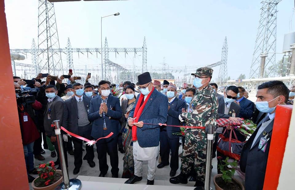 शिलान्यास र उद्घाटनमा प्रधानमन्त्रीकाे दौडादौड