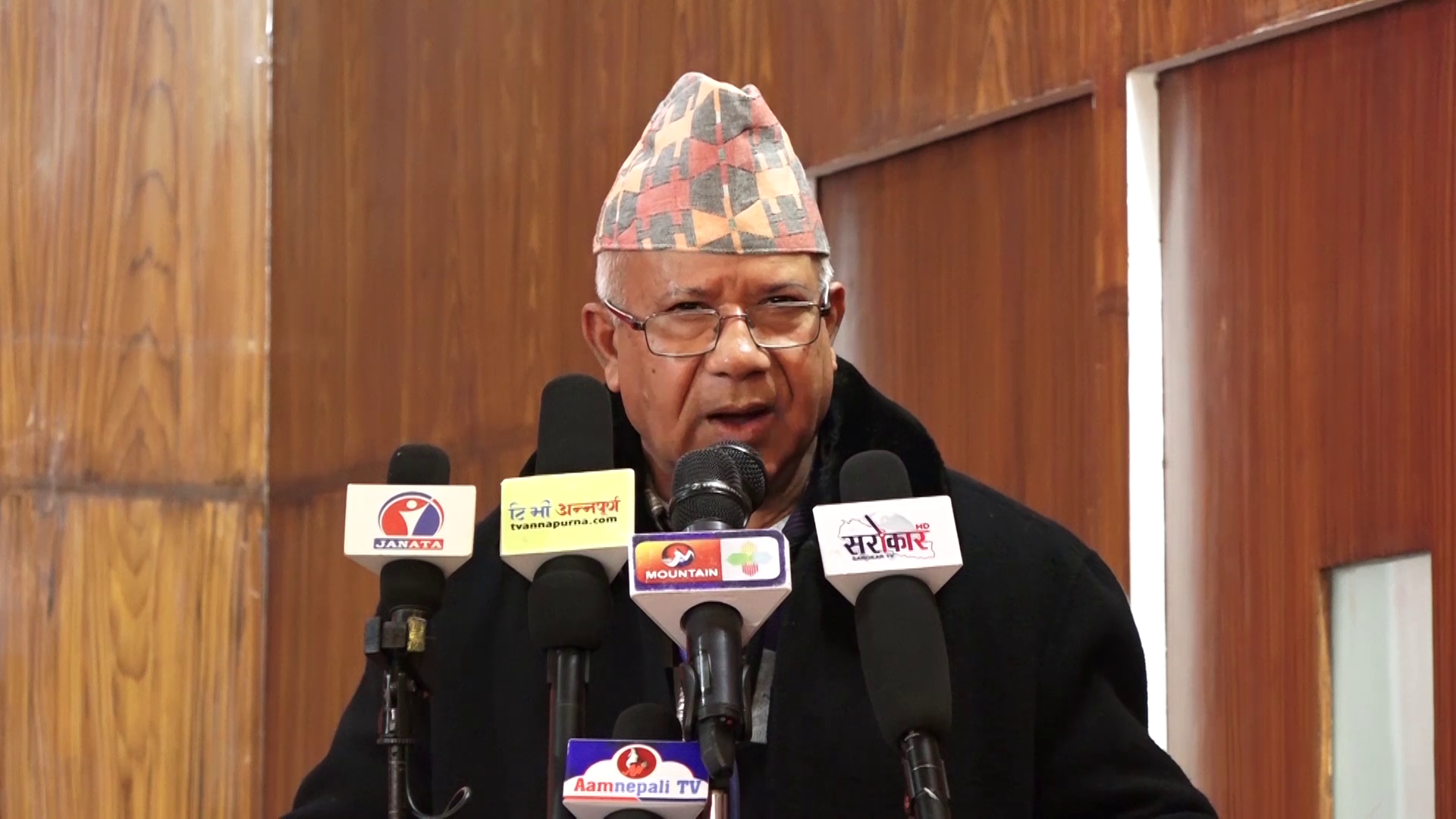 चुनाव चिन्ह फ्रिज गराउने षडयन्त्र भयोः माधव नेपाल