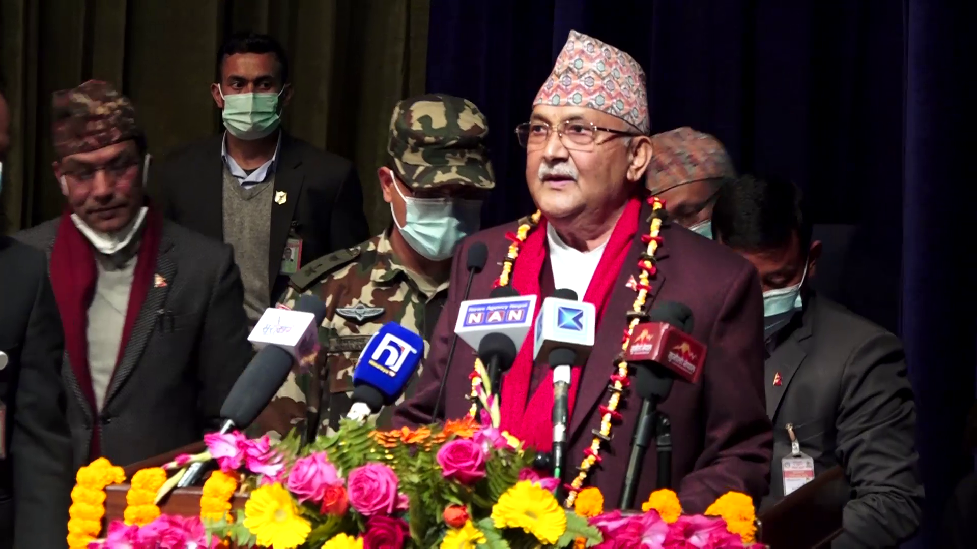 झगडा गर्ने, सिघौरी खेल्ने, भूईँ खोस्रिने बानी परेकाहरु हटेः प्रधानमन्त्री ओली