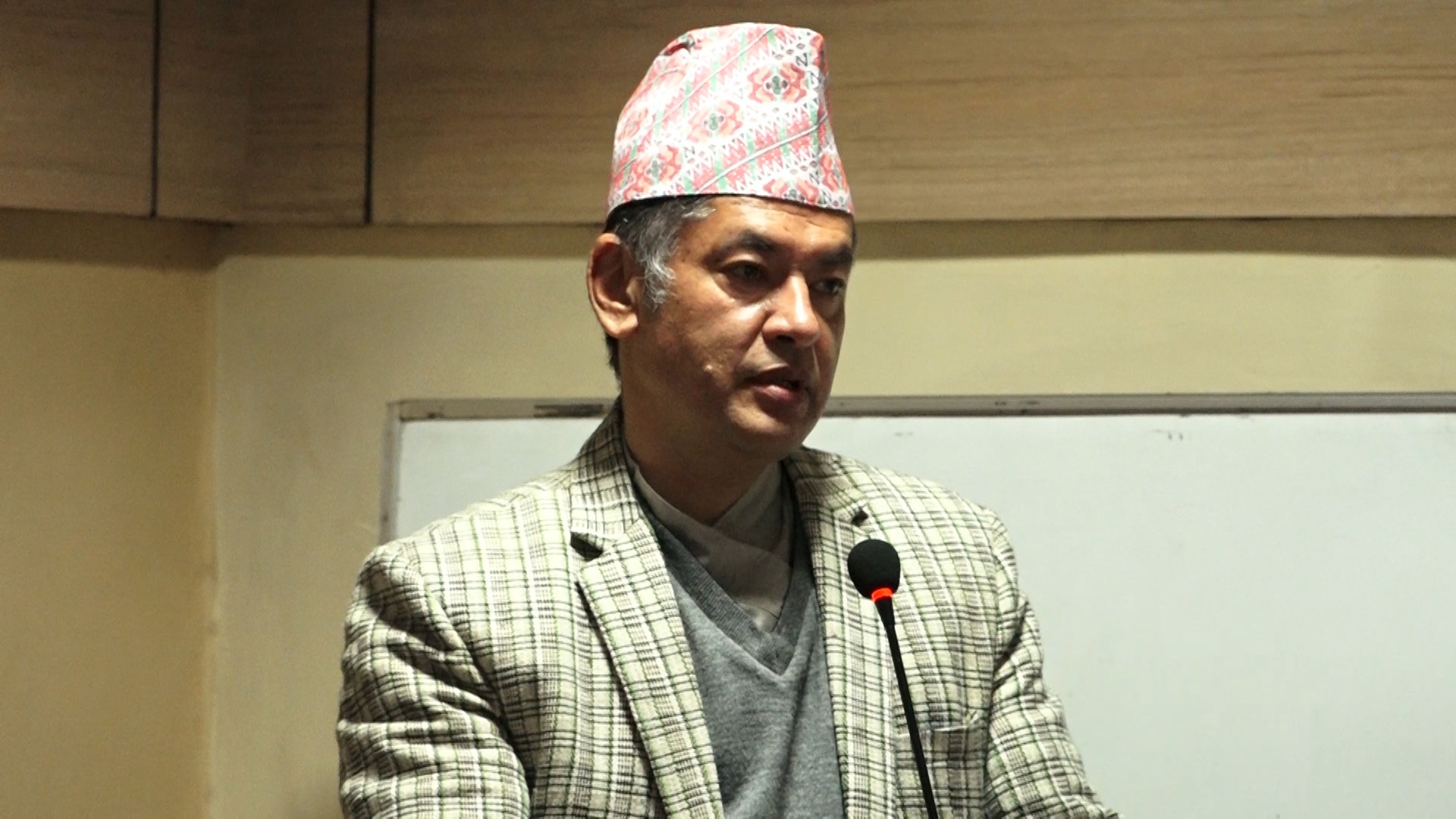 विद्युत प्राधिकरण भित्र हितेन्द्र देवले देखे समस्यै समस्या