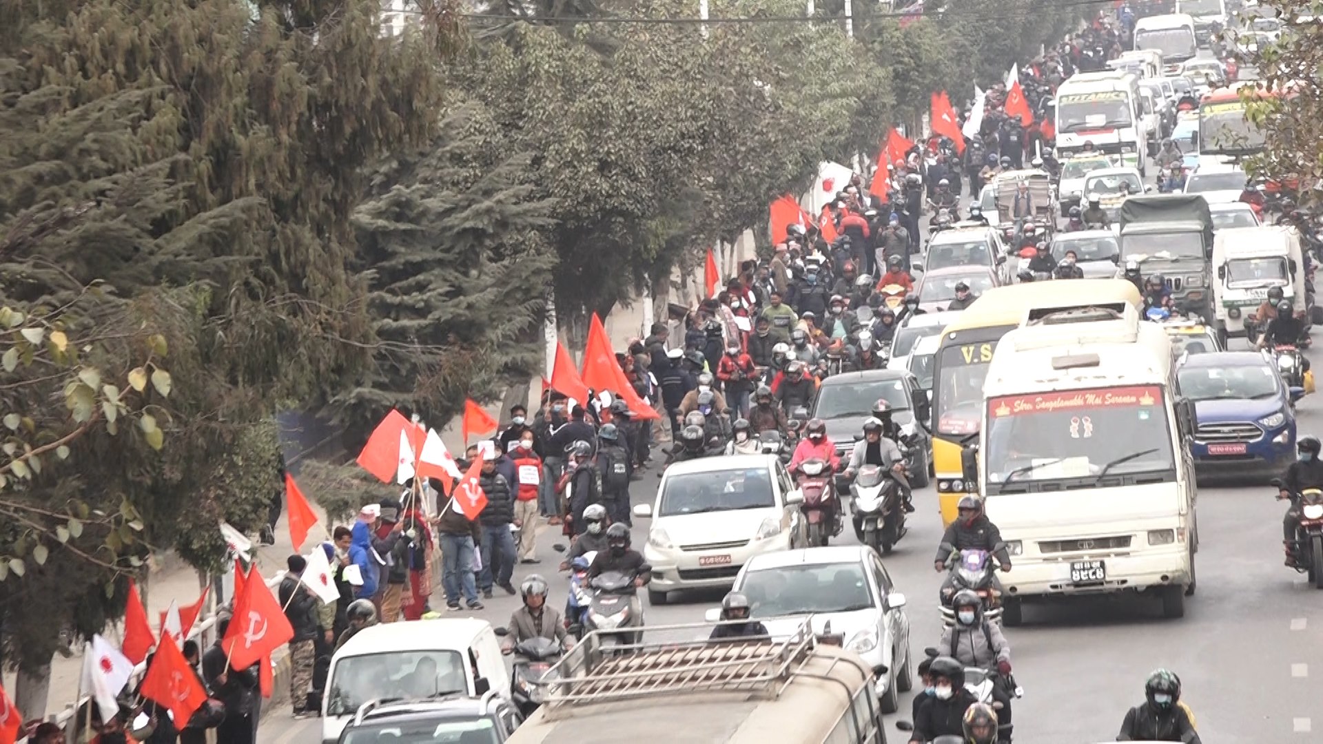 प्रतिनिधिसभा विघटनको विरोधमा टुडिखेलमा नेकपाको मानव साङ्लो