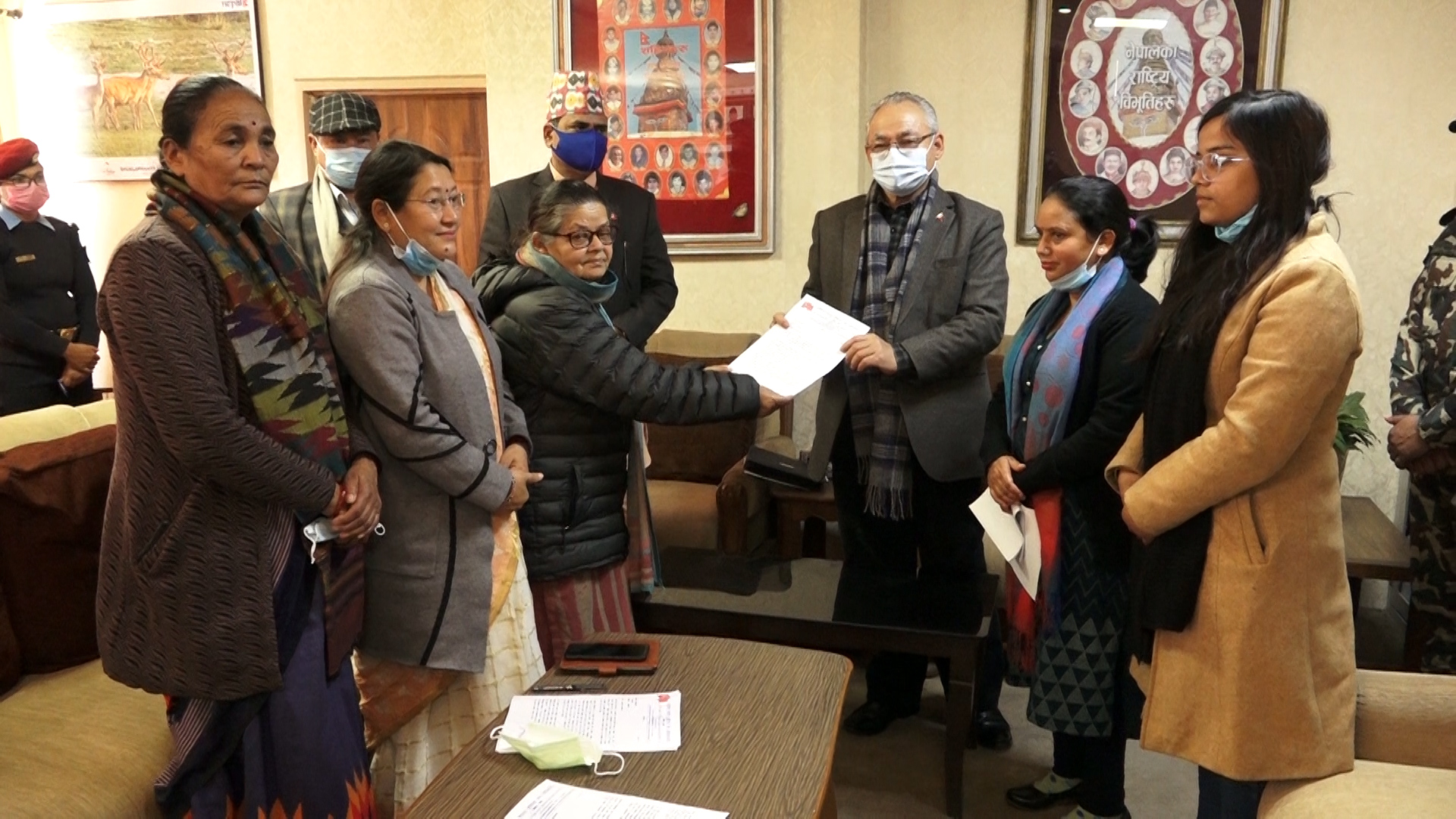 रामकुमारी झाँक्रीलाई प्रक्राउ गर्न माग गर्दै गृहमन्त्रीलाई महिला संघको ज्ञापन पत्र