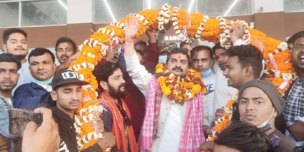 प्रदेश २ का प्रमुख राजेश झालाई  १०१ किलो मालाले स्वागत