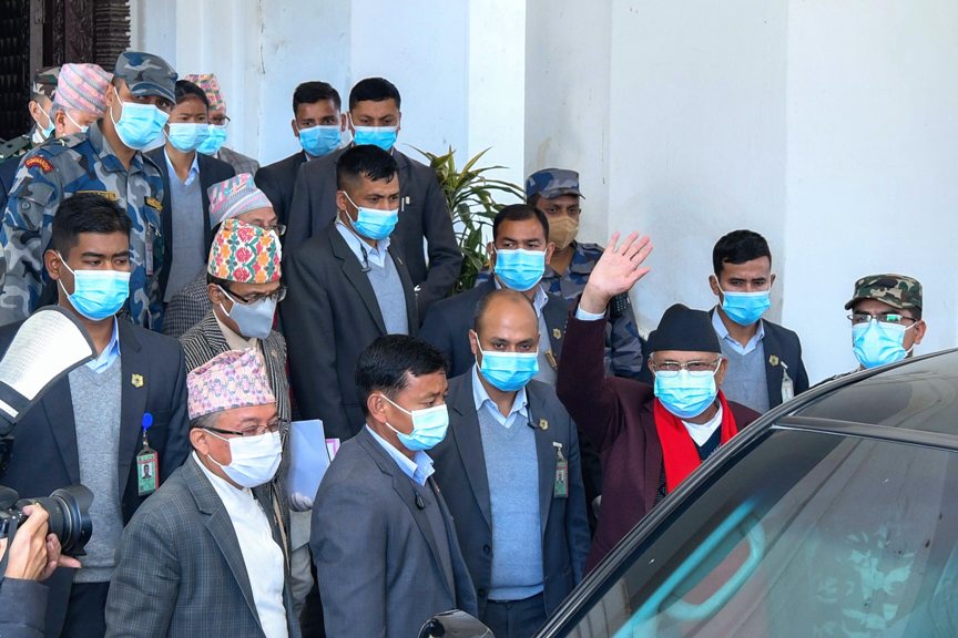 चुनावका लागि आवश्यक कामलाई अगाडि बढाउन आयोगलाई प्रधानमन्त्रीको आग्रह