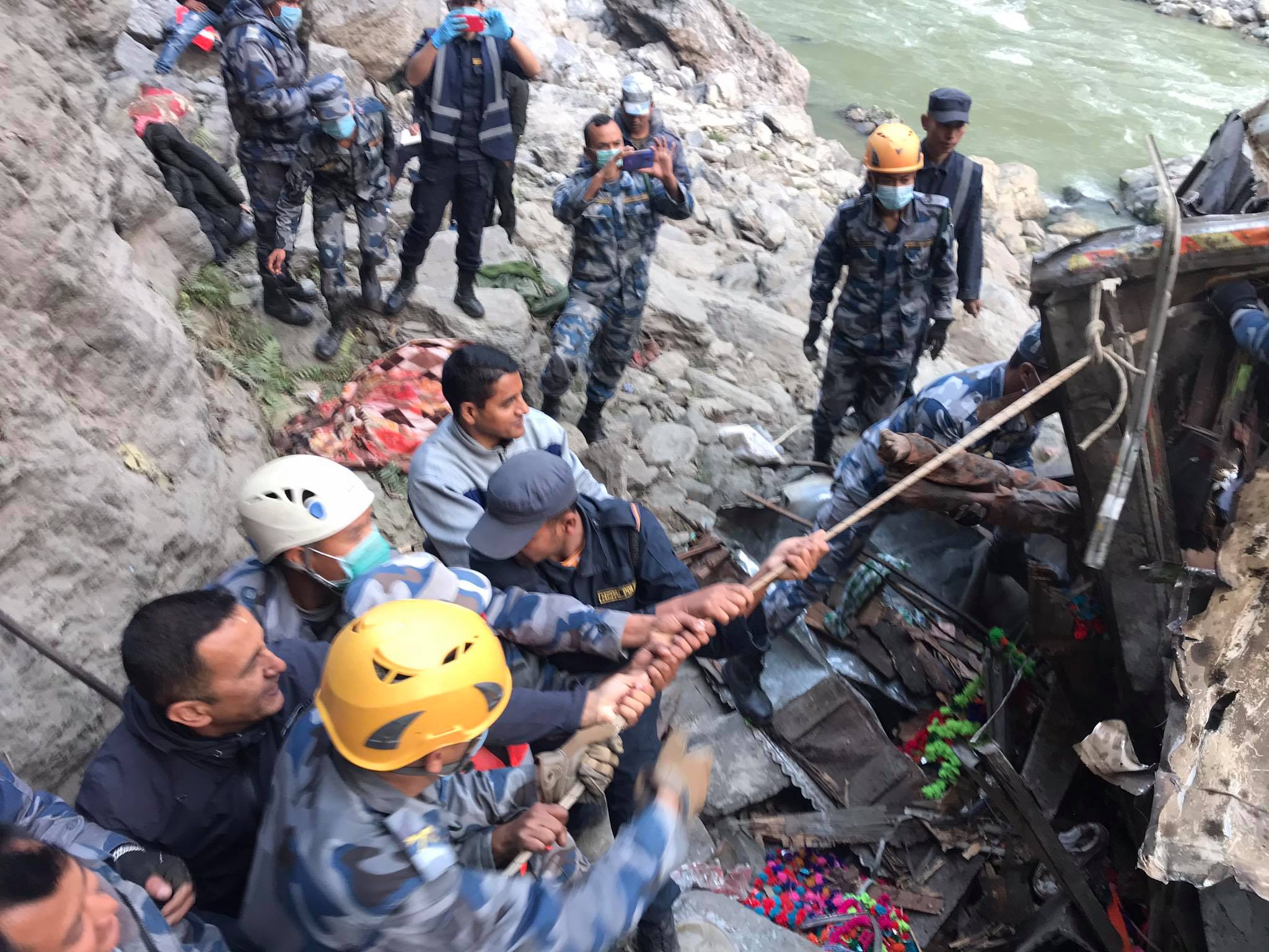 सिमेन्ट बोकेको ट्रक त्रिशूलीमा खस्यो, चालक र सहचालकको मृत्य