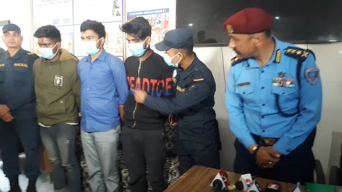 टोखामा एक युवकको कुटपिट तथा घाँटी थिचेर हत्या गरेको आरोपमा तीन जना पक्राउ