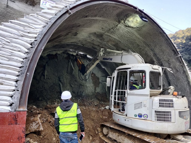 नागढुङ्गा–सिस्नेखाला सुरुङमार्ग ९ प्रतिशत सकियो, २४ सै घण्टा हुन्छ काम