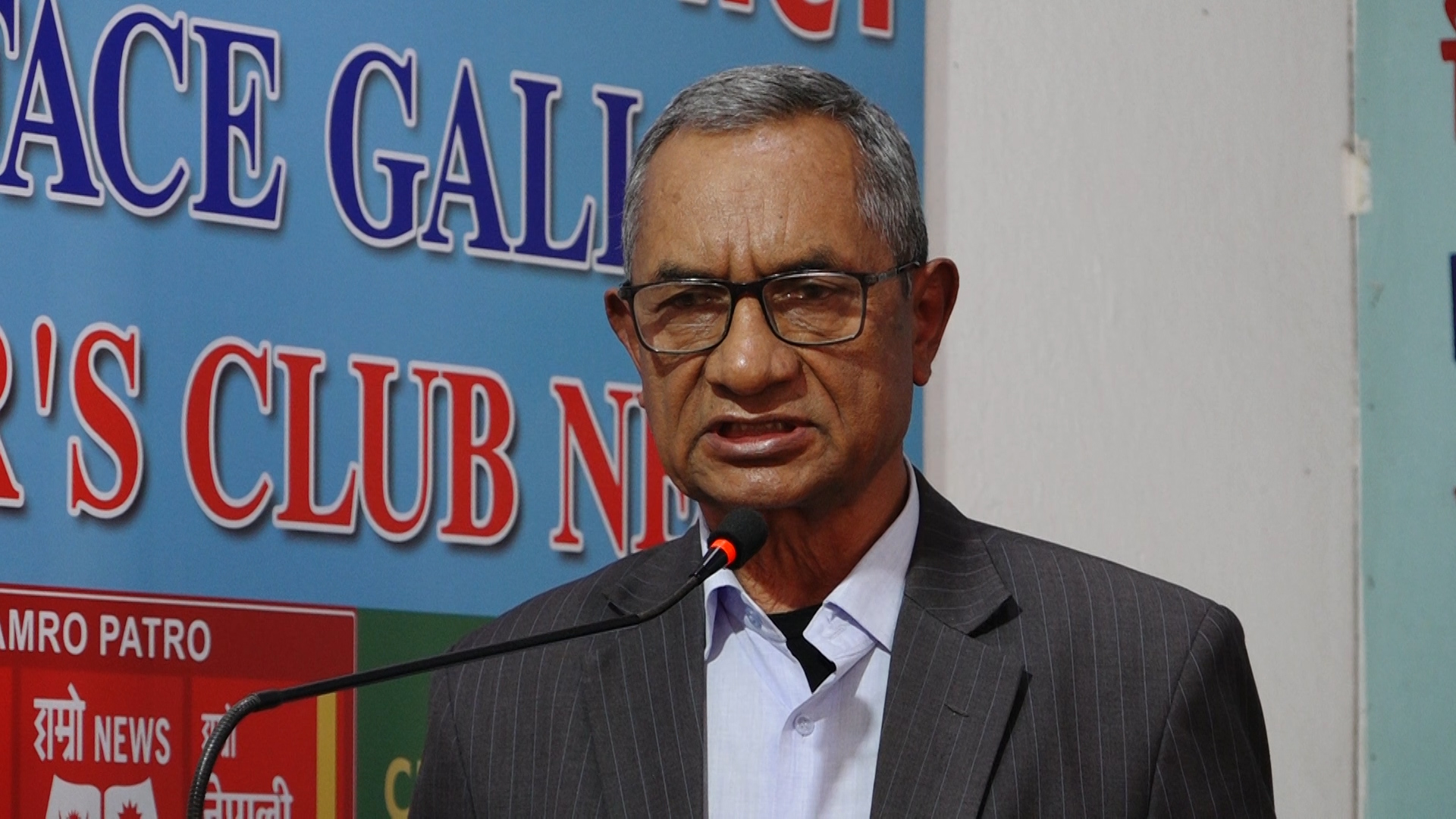 नेता र नेतृत्वको संकट पर्याे : दिनानाथ शर्मा