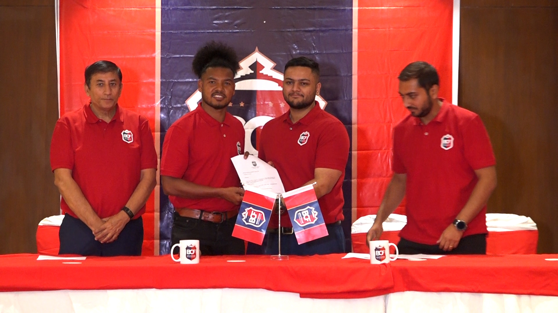 मार्कि खेलाडी र कोच सार्वजनिक