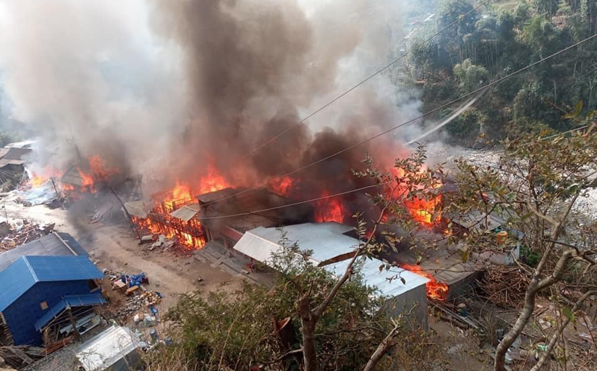 ताप्लेजुङ आगलागीः कम्तिमा ४० घर जलेर नष्ट, आगो अझै आएन नियन्त्रणमा