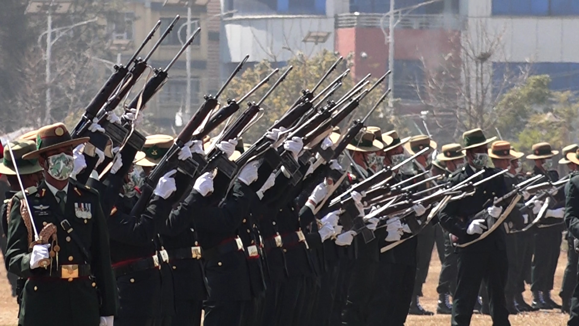 सैनिक मञ्च टुँडिखेलमा नेपाली सेनाले मनायो दिवस (फाेटाे फिचरसहित)