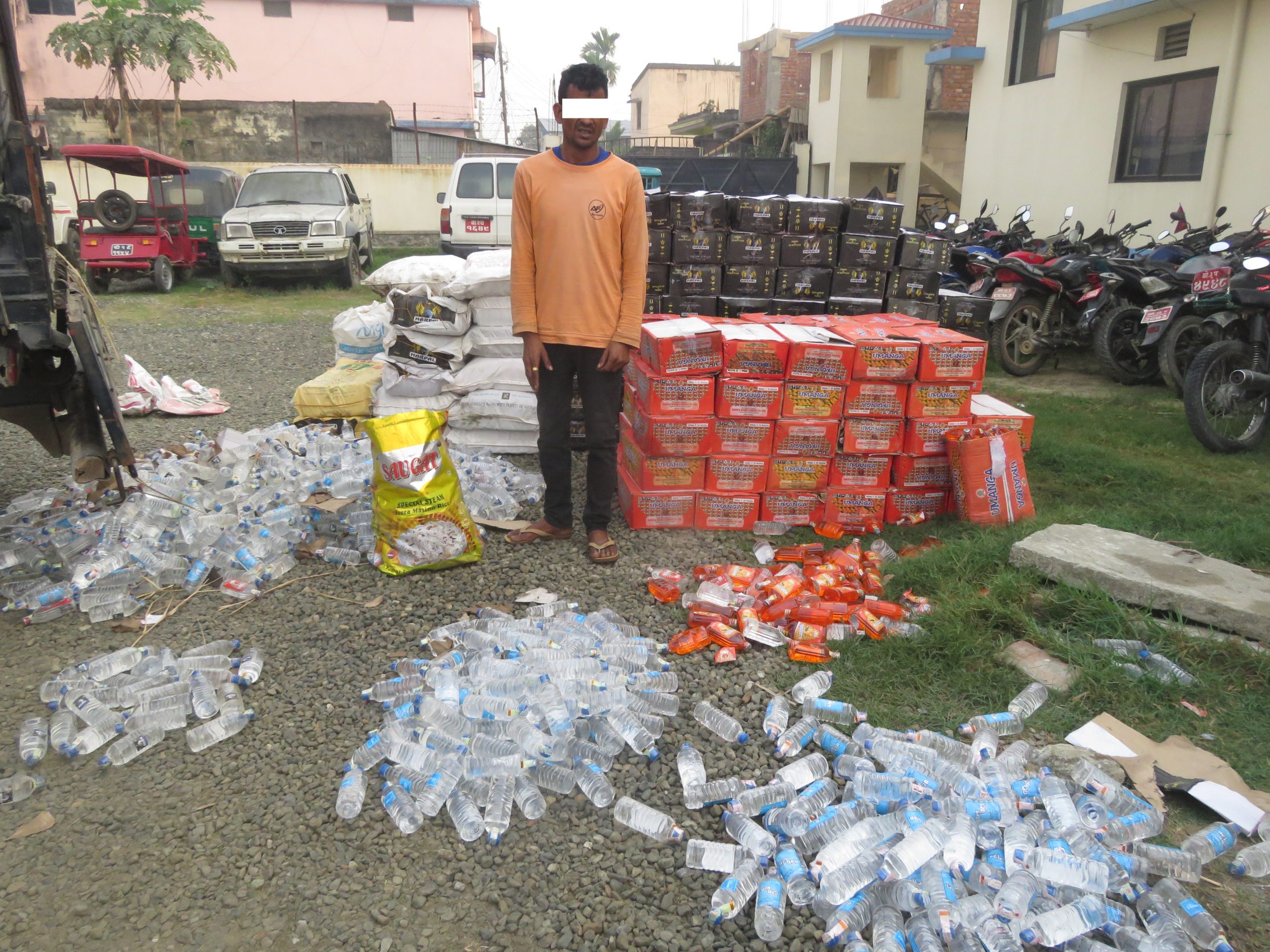 ठुलो परिमाण मदिरासहित एक भारतीय पक्राउ