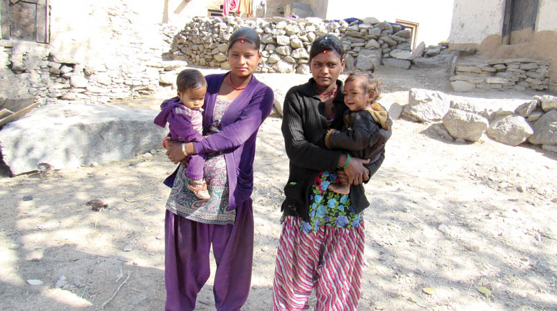 बालविवाहको असरः आमा र सन्तान कानूनी अधिकारबाट वञ्चित