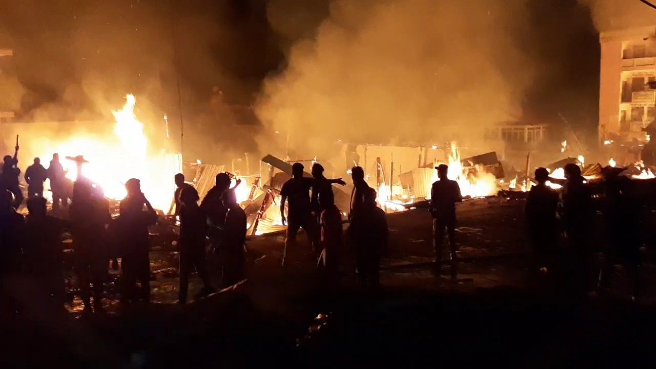 ताप्लेजुङको दोभान बजारमा आगलागी