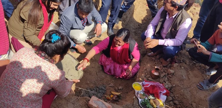 डोटीका भूमिहीन बादी समुदायका लागि घर निर्माण सुरु