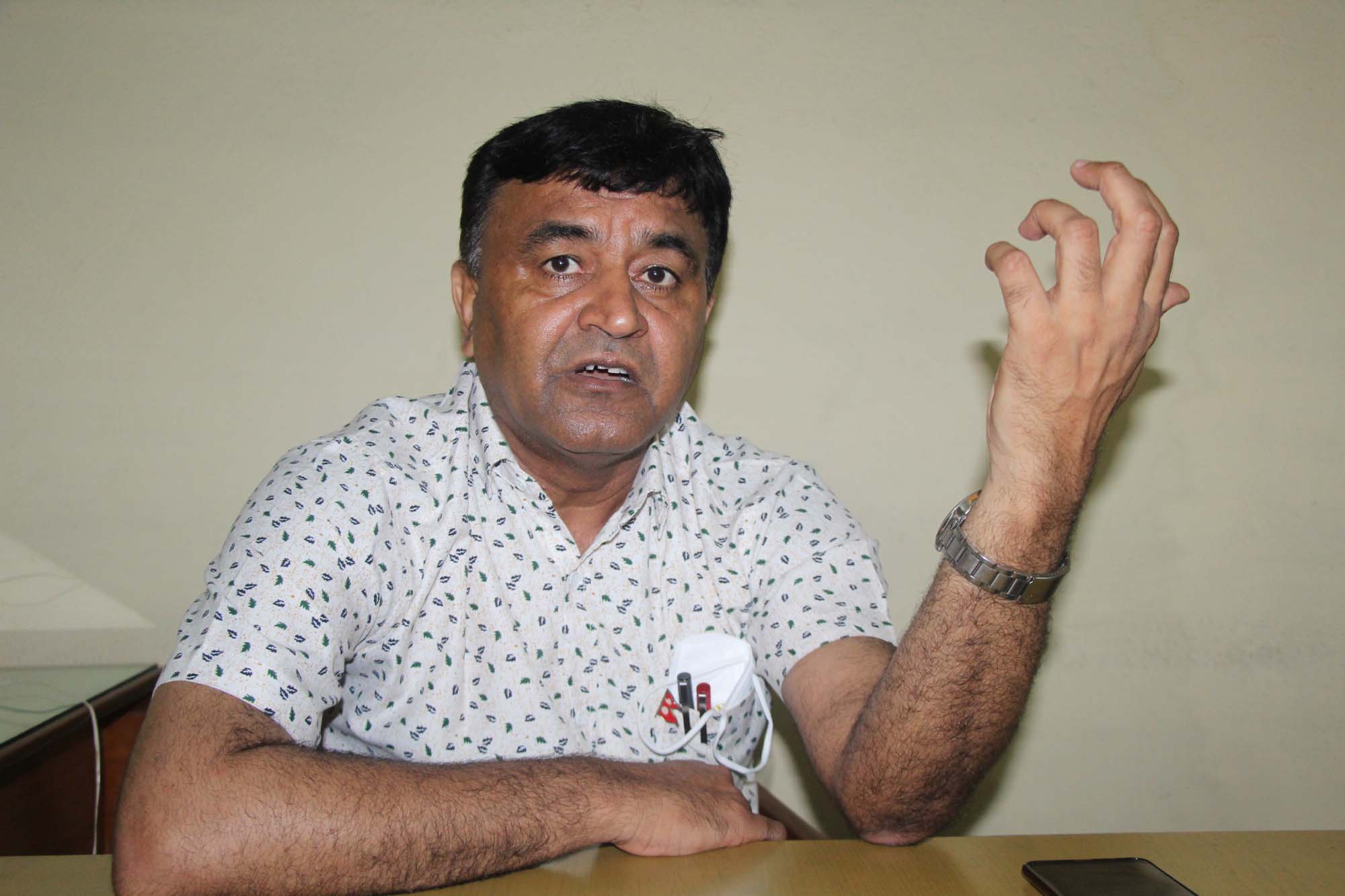 तीन पटकसम्म उपस्थित नभए माधवकुमार नेपाललाई निस्काशन गर्ने खिमलालको चेतावनी