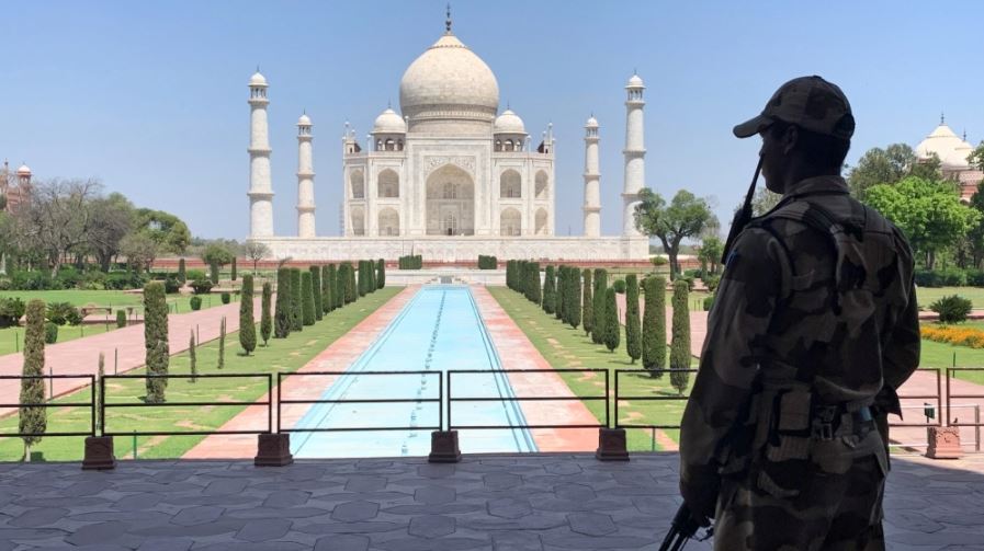 भारतको ताज महल बिहीबार बमको हल्लाले केही समय बन्द