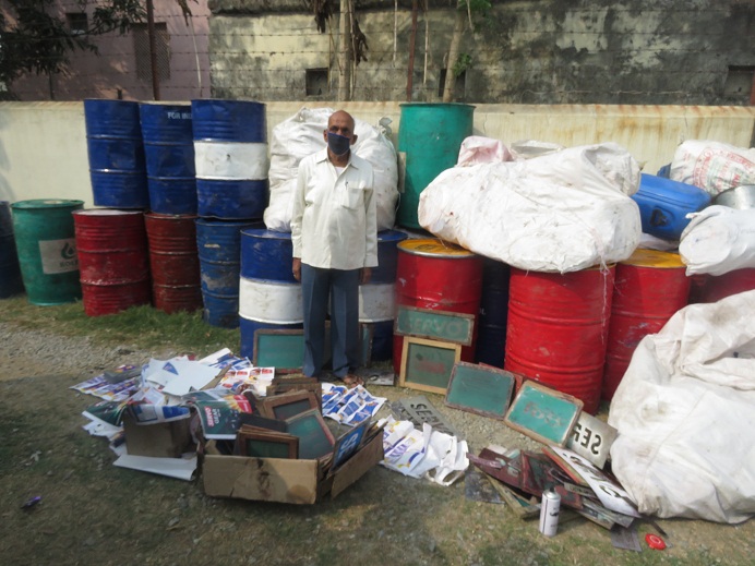 विराटनगरमा २० वर्षदेखि नक्कली मोविलको कारोवार गर्ने पक्राउ